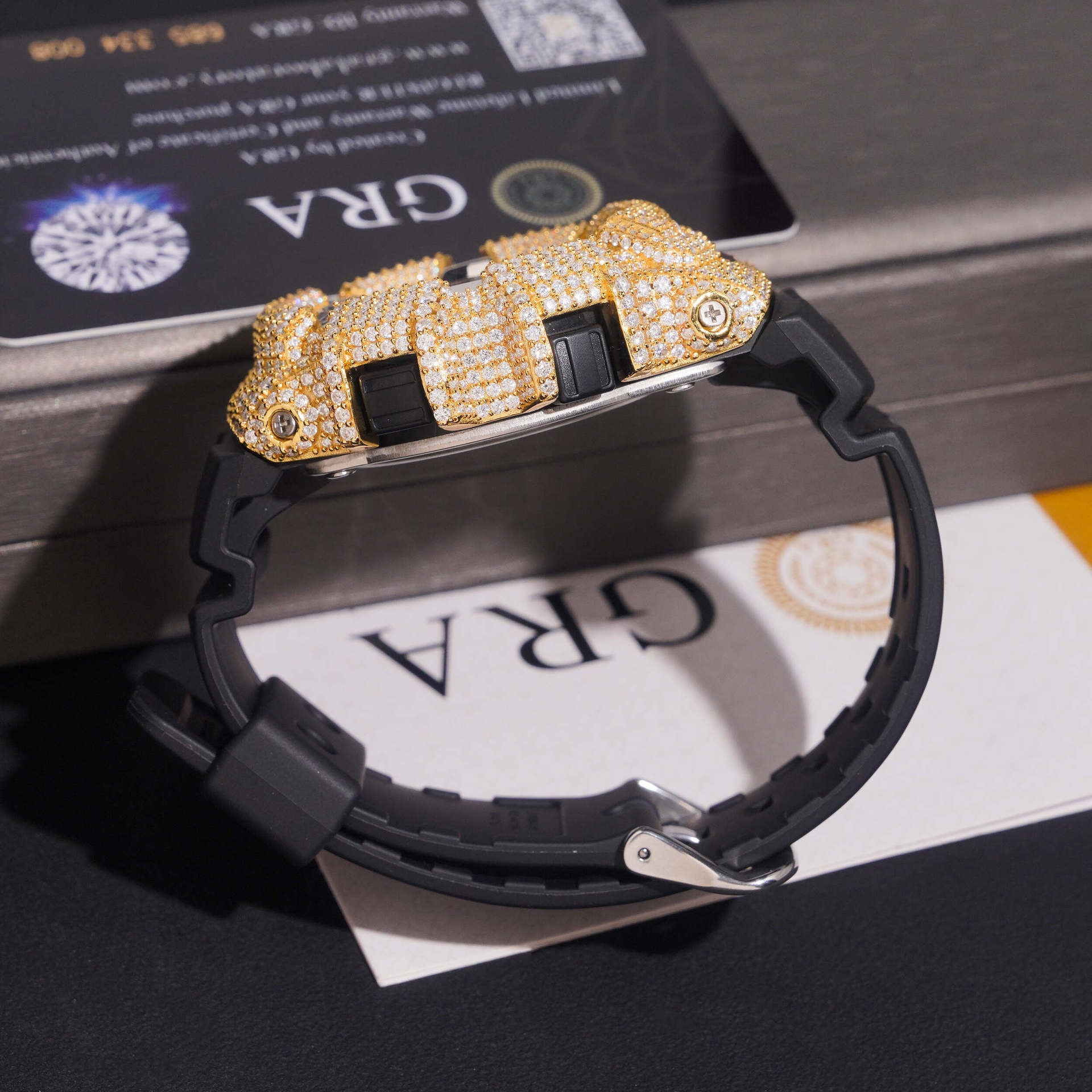 Iced-Out G-Shock Watch Case by - Luxury Watch Level recensione e prezzo