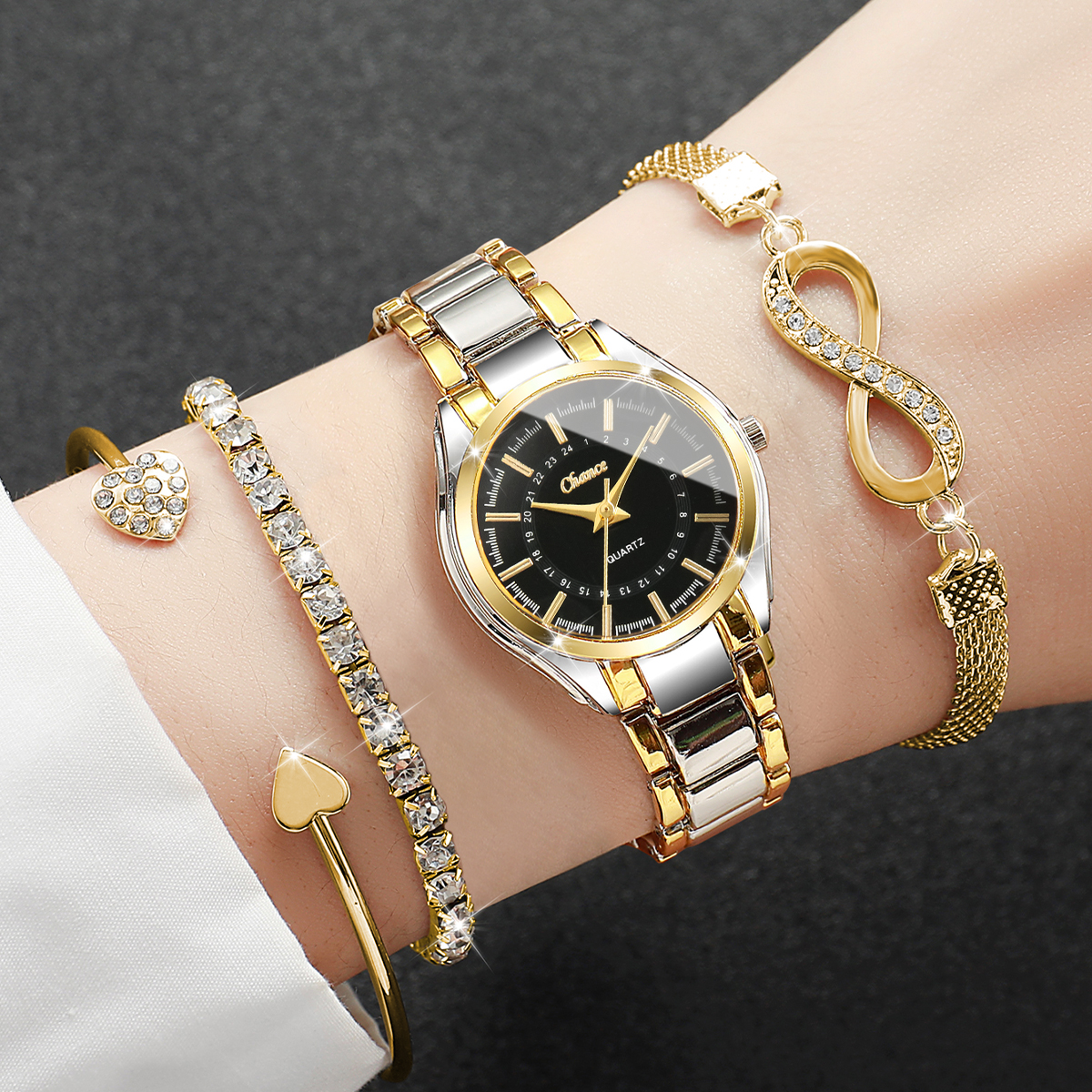 4PCS Elegant Women Watches Bra - Luxury Watch Organizer recensione e prezzo