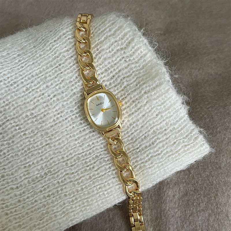 Fashion Women Oval Dial Quartz - Luxury Watch Brand For Women recensione e prezzo