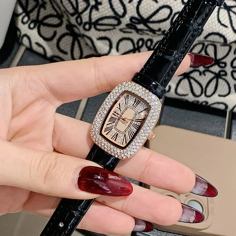 Trendy and fashionable women's - Luxury Watch Leather Strap recensione e prezzo
